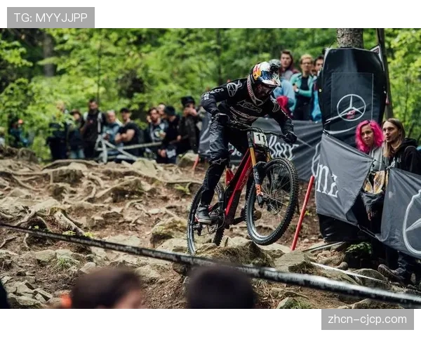 技术分析：Loic Bruni在Lourdes的惊险超车如何逆转夺冠