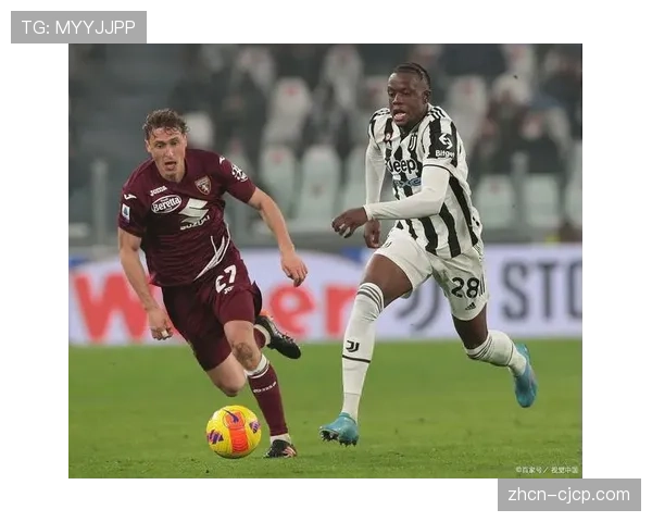 尤文图斯对阵埃因霍温前夕,主教练阿莱格里加练禁区前沿间接任意球 尤文图斯对阵埃因霍温前夕,主教练阿莱格里加练禁区前沿间接任意球